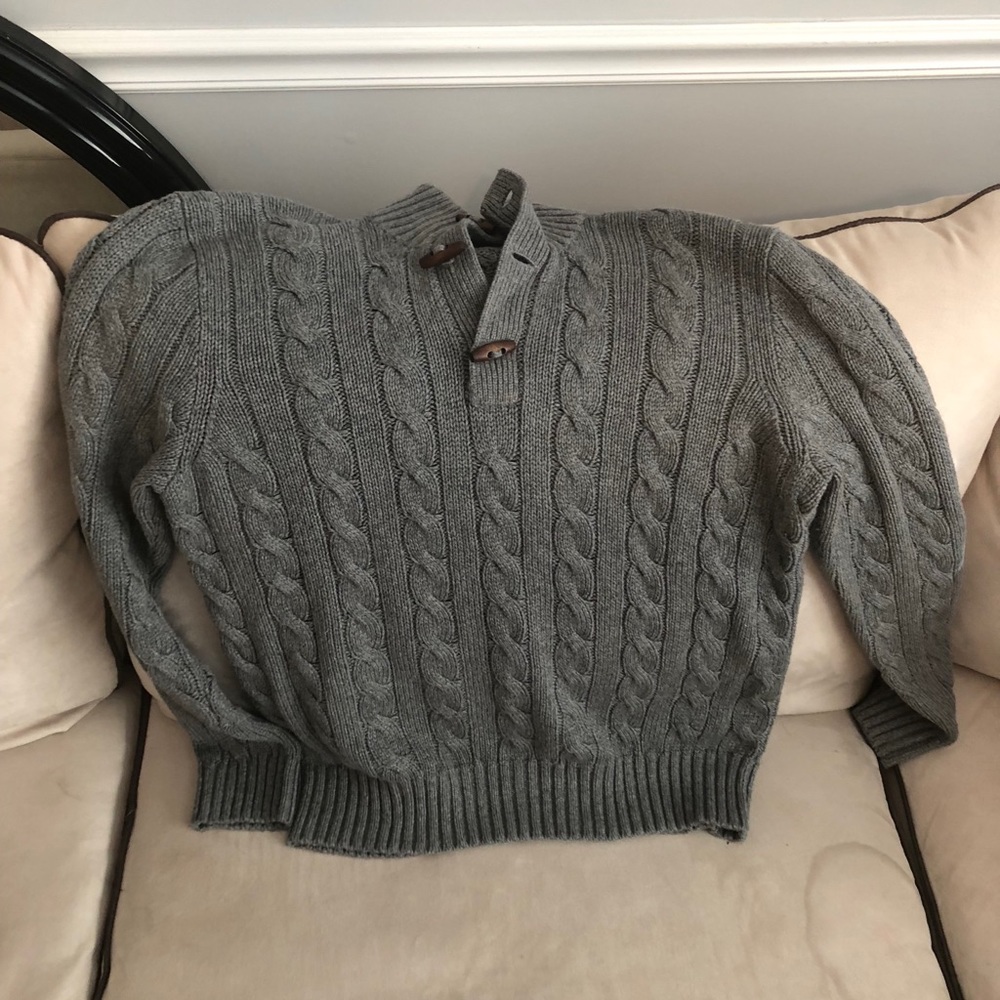 Men’s gray sweater